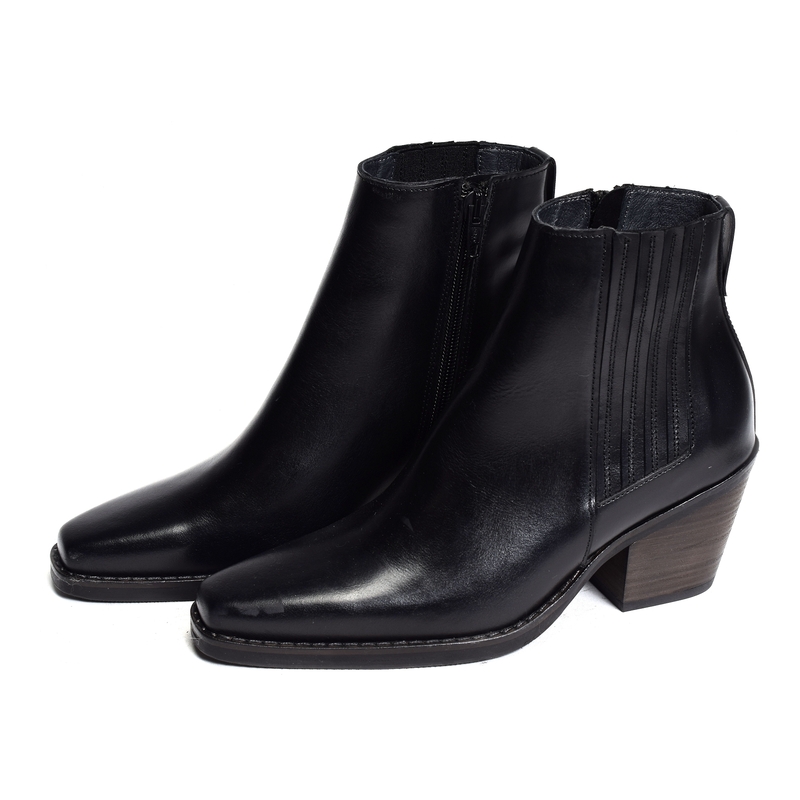 15950 Noir, Bottines Qootum