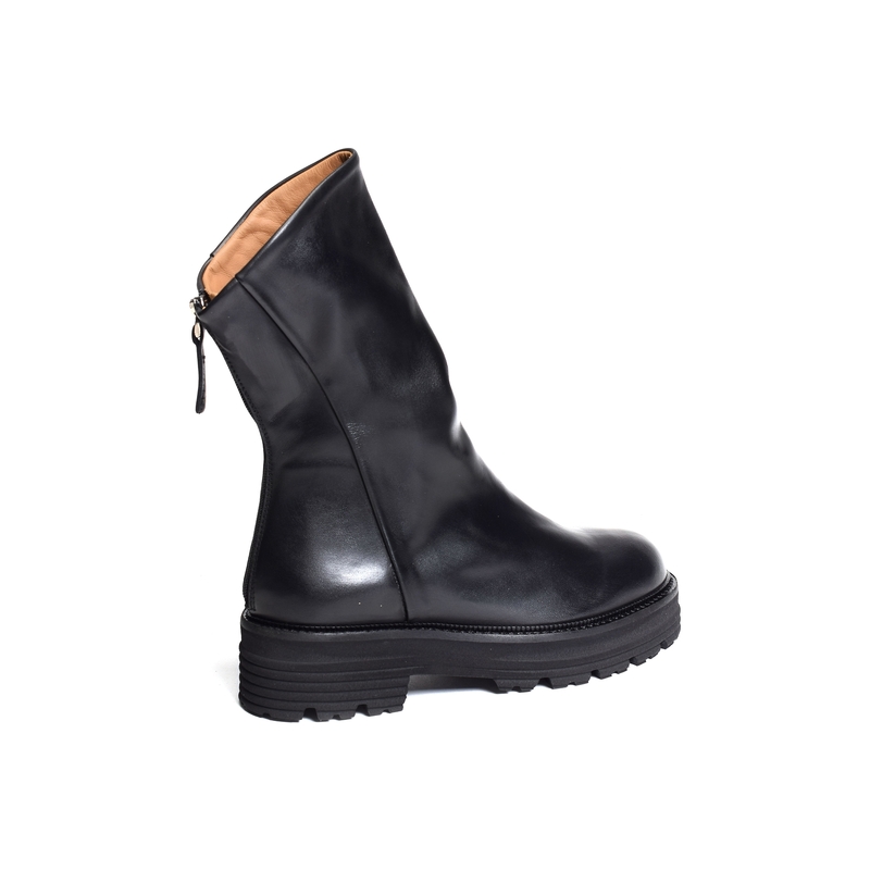 K134 Noir, Boots Semerdjian