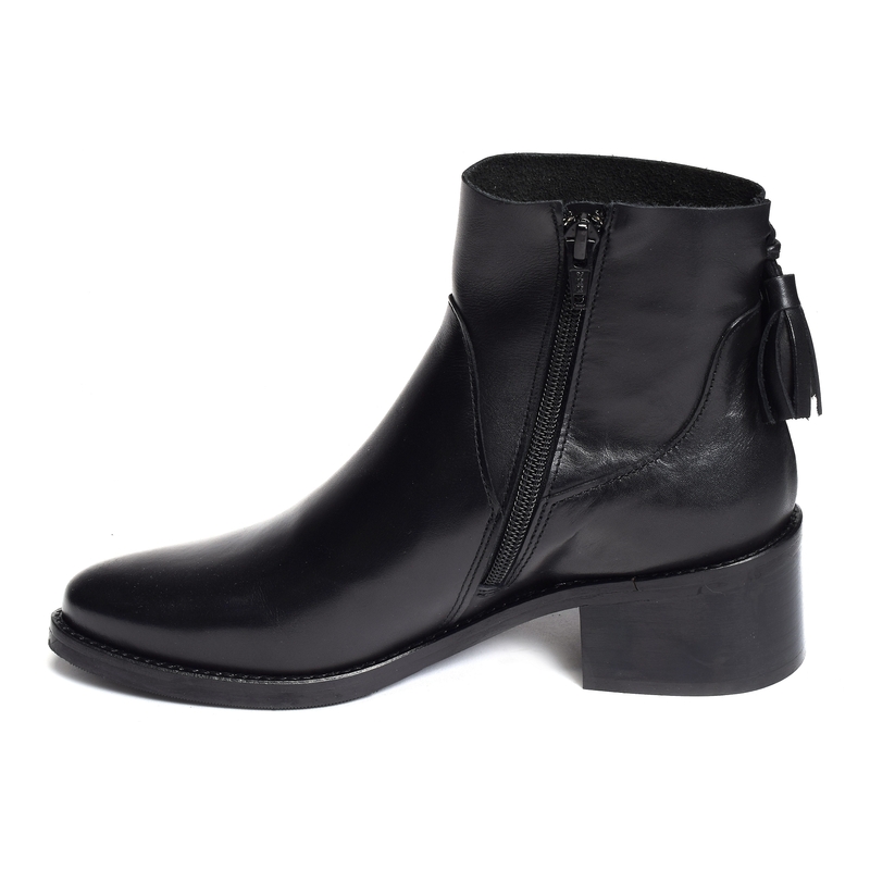 8068 Noir, Bottines Myma