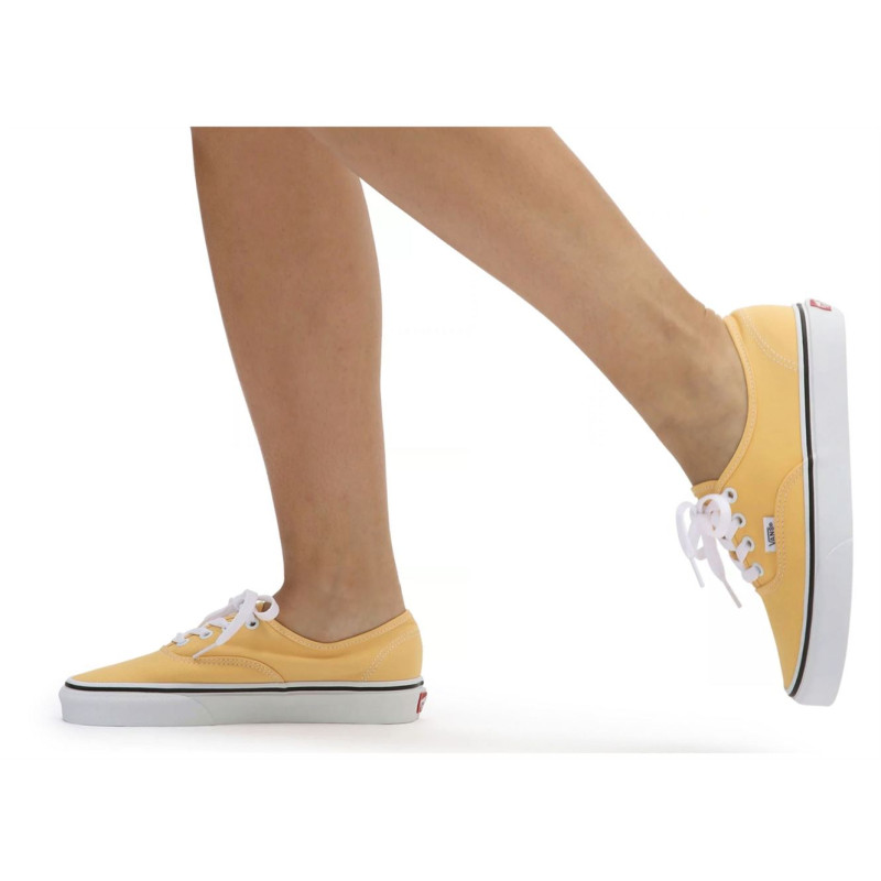 UA  AUTHENTIC Jaune, Chaussures basses Vans