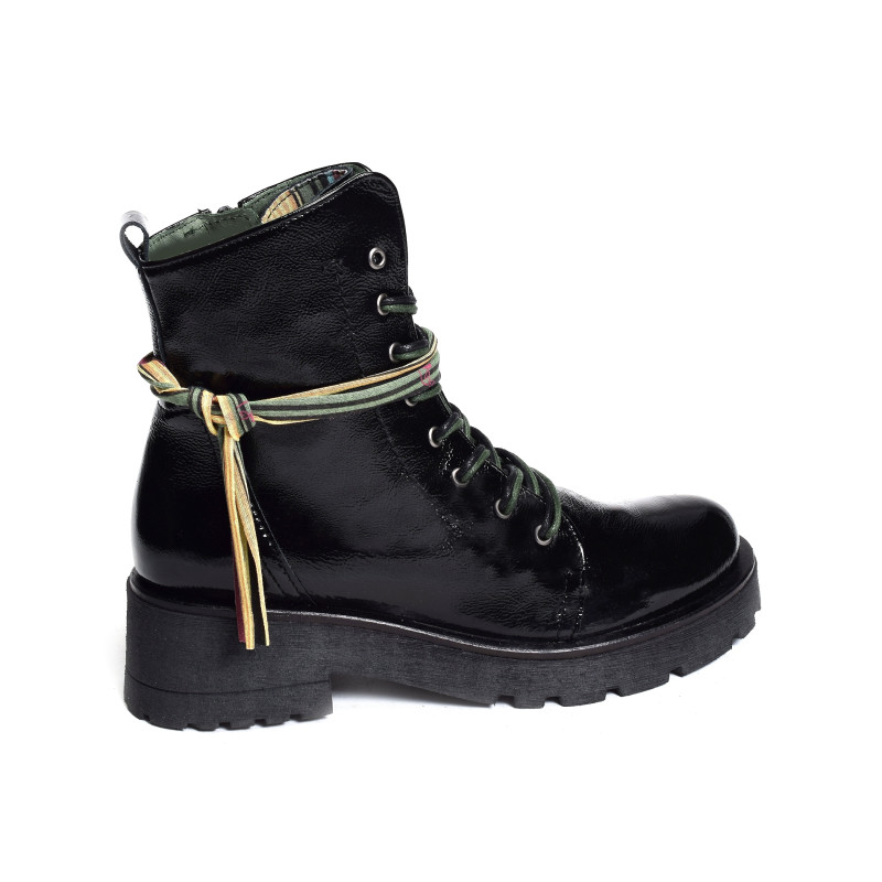 D199 Verni Noir, Boots Felmini