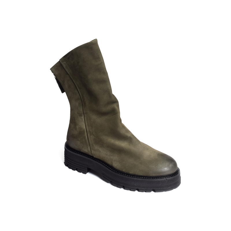 K134 Kaki, Boots Semerdjian