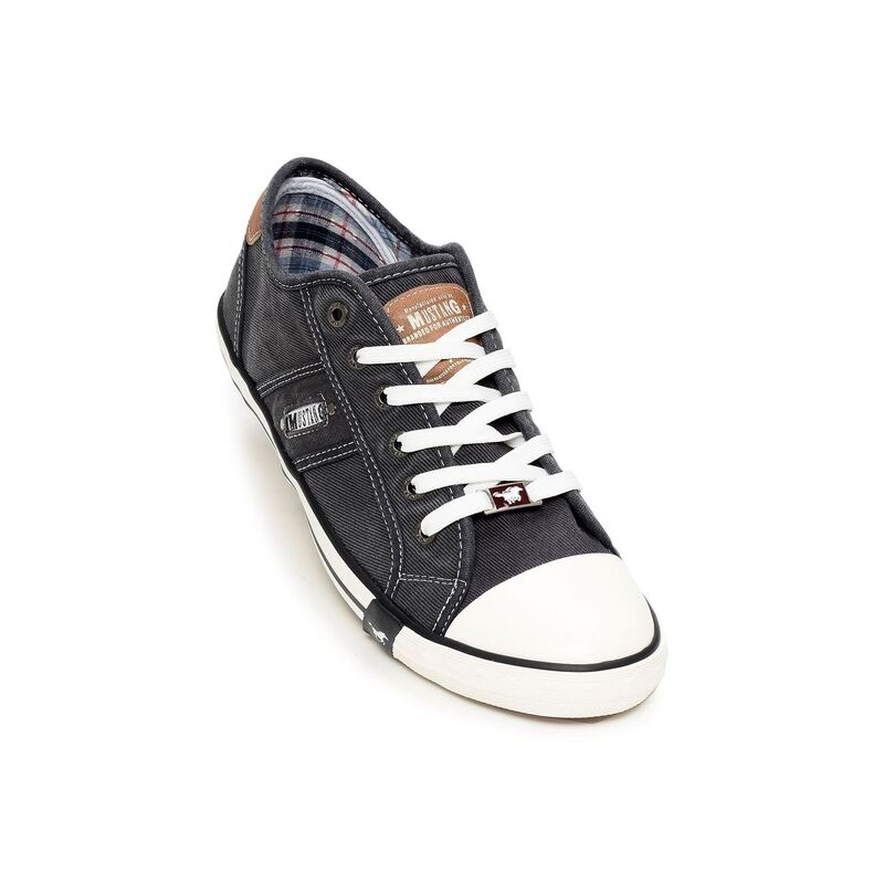 4058305 Noir, Chaussures basses Mustang