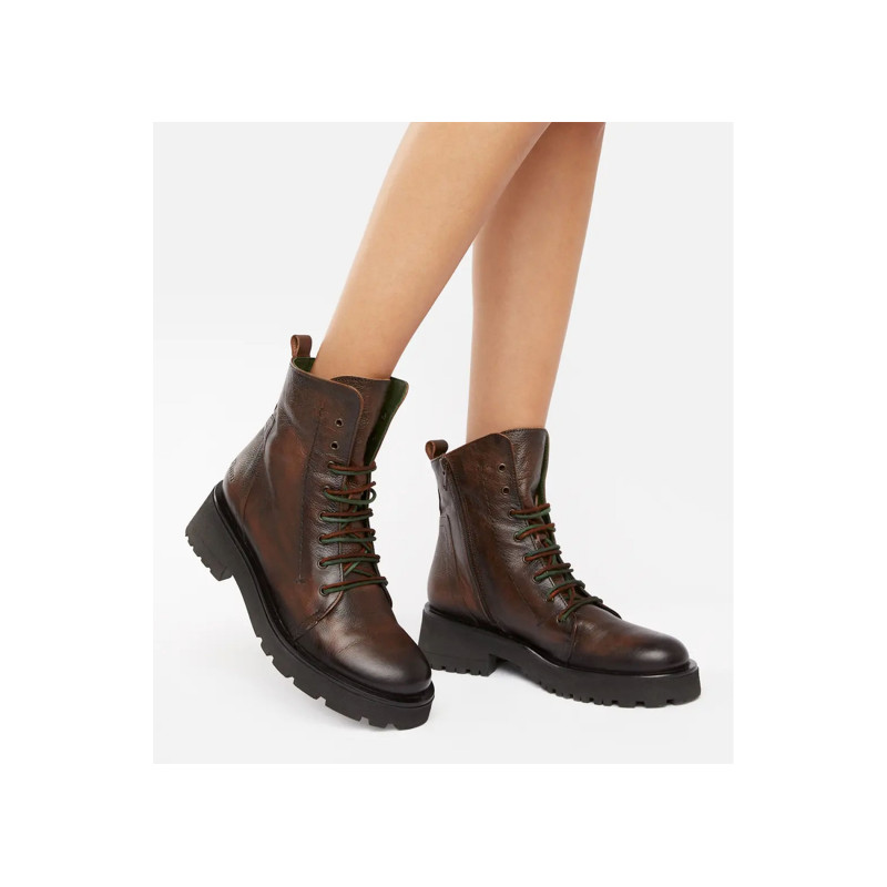 D199 Cognac, Boots Felmini